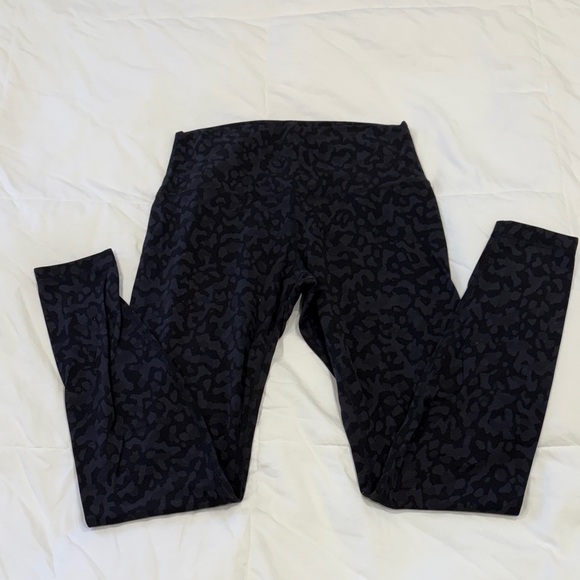 Lululemon Black Patterned Leggings - Picture 2 of 2